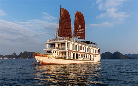 Kim has won grand prize and top excellence awards in his career. 2 days 1 night tour, Ha Long Bay, Heritage Line Cruises