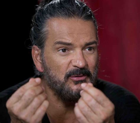 Nació el 19 de enero de 1964 en la localidad latinoamericana de antigua, en guatemala; La promesa de Ricardo Arjona a Guatemala tras la erupción ...