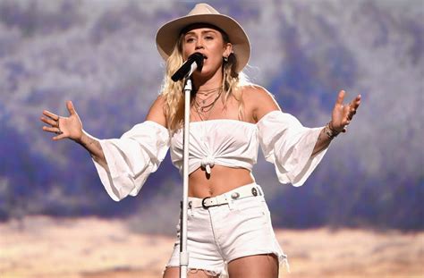 Miley Cyrus Brings Malibu To 2017 Billboard Music Awards