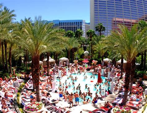 Photos Best Las Vegas Topless And Party Pools Photos Abc News