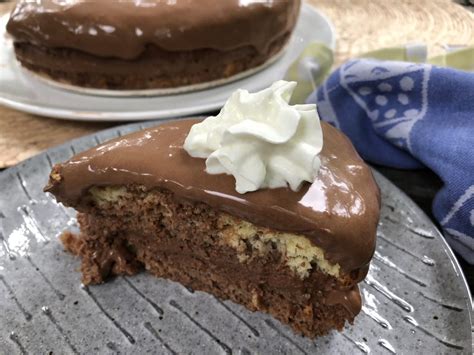 There is very little that needs to be said about a chocolate mousse cake. Chocolate Mousse Cake - Ola's Bakery - Baking Recipes with ...