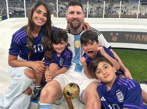 Lionel Messi El Padre De Su Equipo Según Un Experto En La