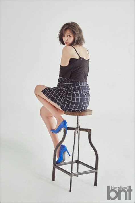'나 혼자 산다' 박나래·화사, 다도와 edm 그 사이? '야구여신' 정인영 화보, 아찔한 뒤태 '반전'
