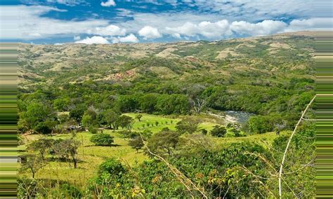 Parque nacional santa fe es una joya de la naturaleza panameña, de gran de interés para la población de la región, el turismo y la ciencia, por ser hábitat de especies como las orquídeas, el colibrí garganta ardiente. Parque Nacional Santa Fe - Veraguas, Panamá