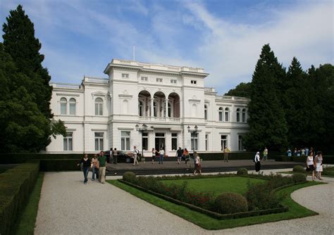 File:Villa Hammerschmidt Bonn Seite Adenauerallee 01 20080831.jpg