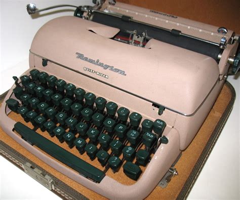 Vintage Remington Quiet Riter Typewriter In Case By That70sshoppe