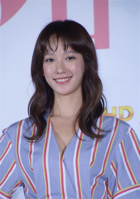 因此這次我們找來了 孟耿如一起聊聊，和大家分享在追夢過程中，遇到困難如何克服與解決。 我的爬爬動物小解密 應該已經一頭霧水 我到底養了多少爬類. 談婚事沒吵架 孟耿如與黃子佼探討共識 | 黃子佼 | 孟耿如 | 莫允雯 | 台灣大紀元