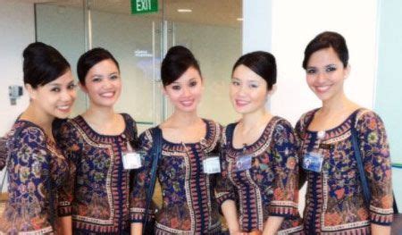 Maybe you would like to learn more about one of these? 10 Most Stylish Cabin Crew Uniforms | Cabin crew, Airline ...