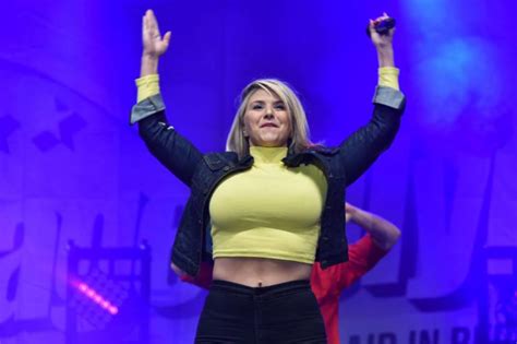 Beatrice Egli Fast Nackt Busenblitzer Sie Sorgt F R Hei En Hingucker