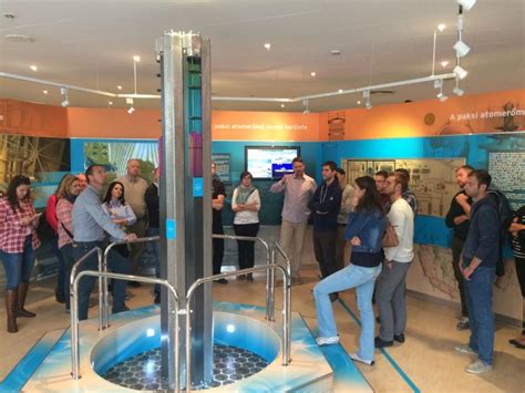 · most induló sorozatunkat a paksi atomerőmű 2019 végén megjelent legújabb fotóalbumából kiválasztott, illetve a terjedelemi korlátok miatt abba be nem került képek illusztrálják. Látogatás a Paksi Atomerőműben | Budapesti Műszaki és ...