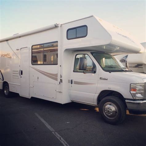 Lodi Park And Sell — 2011 Fourwinds Majestic 32 Class C Motorhome For