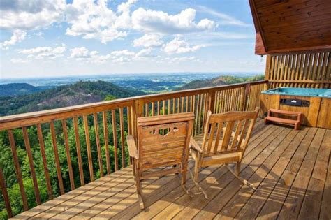 8 Romantic Things To Do For Your Honeymoon In Gatlinburg Tn Gatlinburg Honeymoon Honeymoon