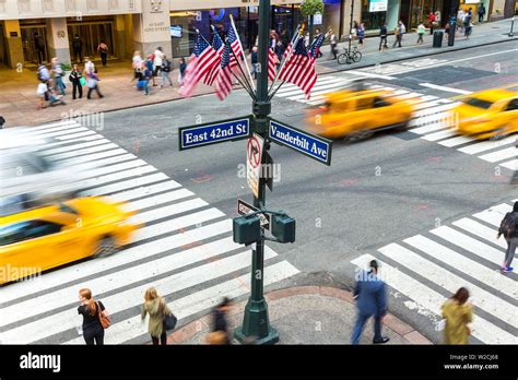 Busy Pedestrian Crossing Central Manhattan New York Usa Stock Photo