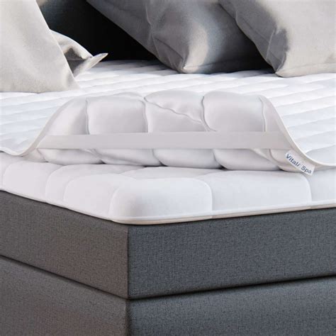 Er schützt die matratze vor feuchtigkeit und schmutz, gleicht durchgelegene stellen aus und lässt sich mit verschiedenen. VitaliSpa® Topper Matratzenschoner 90x200 cm Matratzen ...