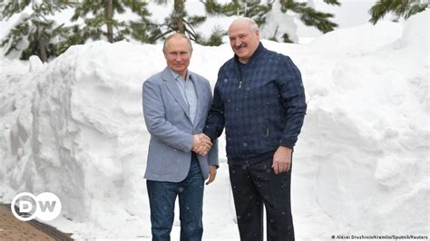 Sie haben sehr ehrenhaft und anständig gehandelt, bedankte sich lukaschenko bei putin. Belarus: Lukaschenko verliert, Putin gewinnt | Europa | DW ...
