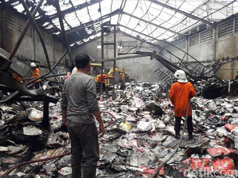 Check spelling or type a new query. Pabrik Kertas di Tambaksari Terbakar, Kerugian ...