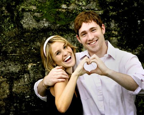Download Happy Couples Hearts Pictures