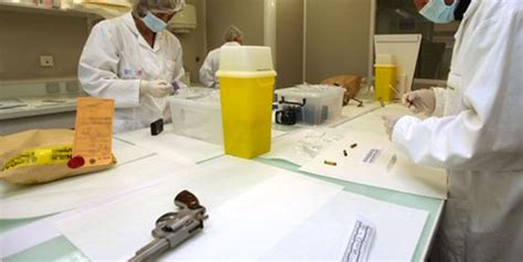 L'expertise génétique de la police scientifique de Marseille  Police