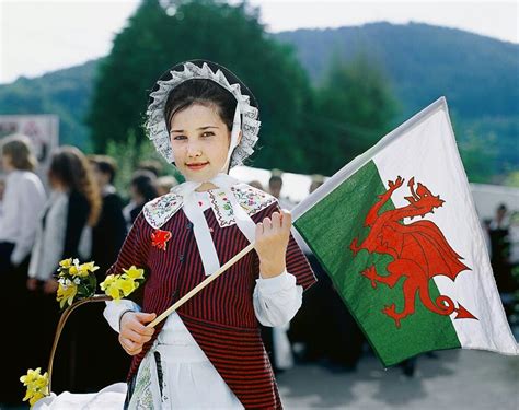 Pin By Maribella On Britain Traditional Welsh Dress Welsh Dress