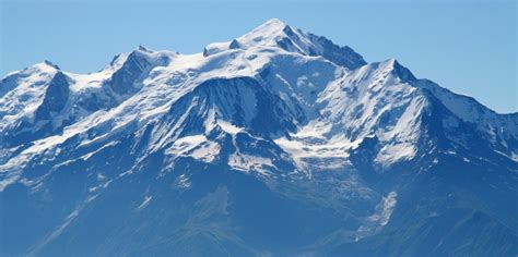 It extends southwestward from martigny, switzerland, for about 25 miles (40 km) and has a maximum width of 10 miles Mont Blanc beklimmen | Expeditie met Mountain Network