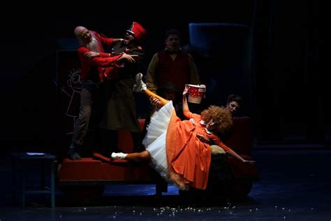 Оперската претстава „Севилскиот бербер“ од Џоакино Росини носи приказна