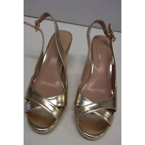 Discover our wide selection of items and shop online: Carvela Comfort - Size: 7 - Gold - Sandals | Oxfam GB | Oxfam's Online Shop