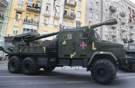 И снова благодаря нелепой оплошности: Зенитно-ракетен комплекс "Бук" се вряза в сграда в Киев ...