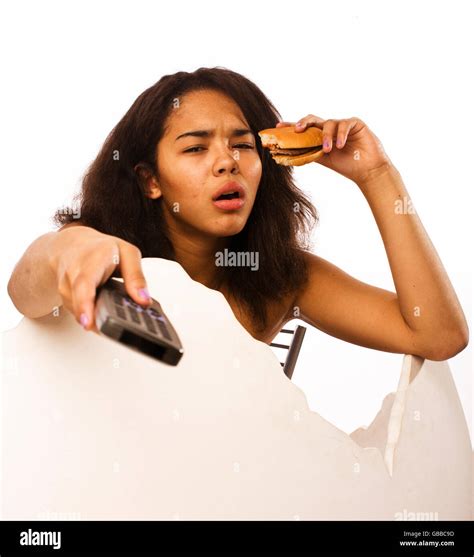 Junge Fette African American Teen Girl Mit Fernbedienung Und Hamburger