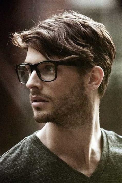 Find the best men's haircuts, hairstyles, beard styles, grooming tips, and hair product reviews for guys! De beste haarstijlen voor mannen met halflang haar | MAN MAN