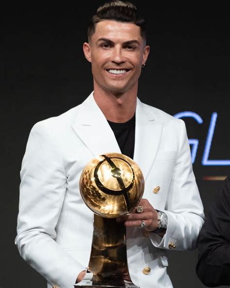 According to the year 2020, cristiano ronaldo has an estimated net worth of $450 million. "Me siento honrado": Cristiano Ronaldo, muy cerca de ...