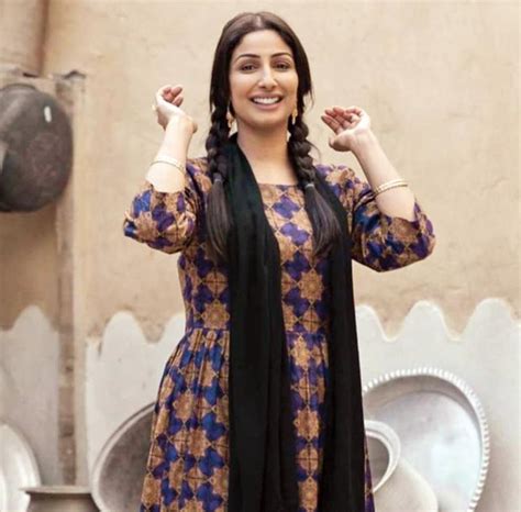 أكدت مصادر أمنية كويتية أن الفنان عبدالله بوشهري عاد إلى الكويت، قادماً من إيران، حيث يقيم حالياً في الحجر الطبي، الواقع في أحد الفنادق الكويتية، وذلك. مسلسل "محمد علي رود".. منصة انطلاق لشباب الدراما الخليجية