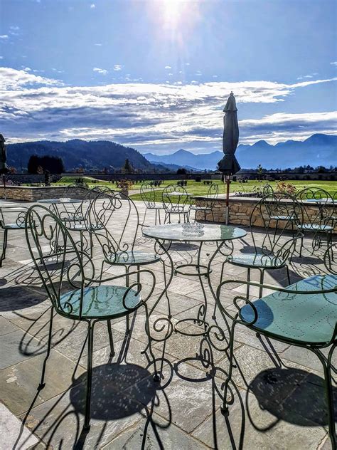 „die vögel sind frei und können tagsüber auch gerne einmal ins mölltal fliegen, wenn sie lust haben. Das Schloss Rosegg in Kärnten: Cafè, Veranstaltungsort ...