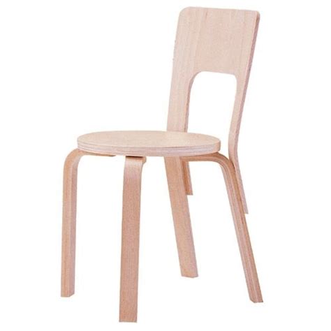 The armrests and the legs of the chair, the rings, were made by bending thin slats of solid timber to shape in a mould. Alvar Aalto chair - design Hugo Alvar Aalto - Archistardesign