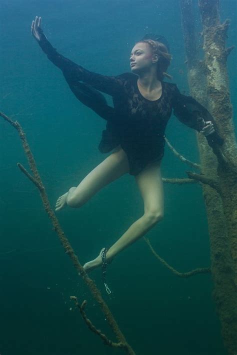 Next Top Model Blog Esntm C Underwater Beauties Chained To The Ocean