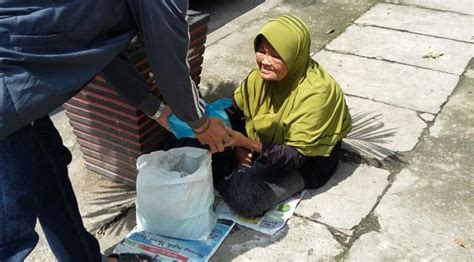 Jumat Sedekah Berbagi Rezeki Pada Kaum Dhuafa Komunitas Indonesia
