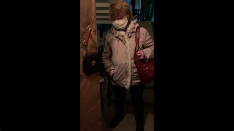 Угроза жизни и порча имущества психически нездоровая женщина держит в страхе дом в Туле Youtube