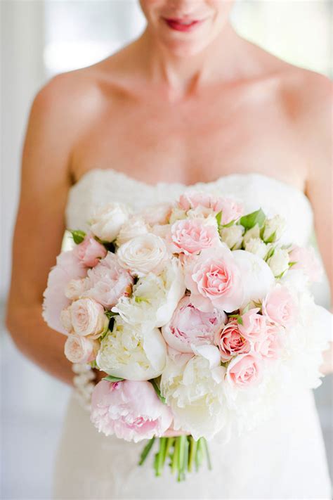 Find white peonies wedding bouquet image, wallpaper and background. {Wedding Trends} : Peony Bouquets - Part 1 - Belle The ...