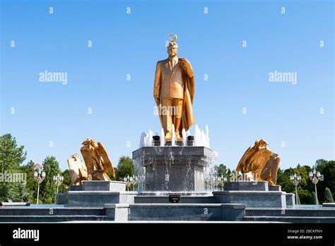 Saparmurat Niyazov Statue Of Gold In Independence Park Ashgabat