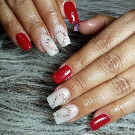 Las uñas acrílicas son una opción genial cuando quieres lucir una manicura estupenda, pero sientes que las tuyas no han crecido lo suficiente o simplemente te apetece lucir algo más profesional en un evento especial. Uñas de San Valentín para el 【14 de Febrero 】Actualizado
