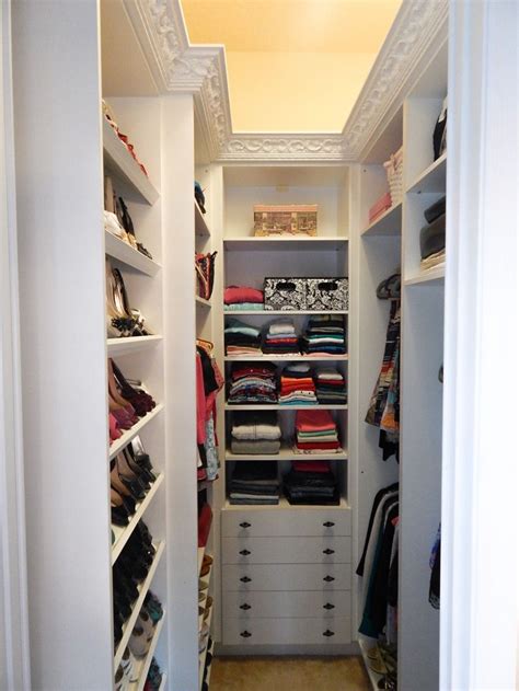 20 Incredible Small Walk In Closet Ideas And Makeovers The Happy Housie