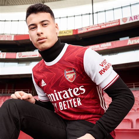 The kit is available to purchase from today at the adidas online shop, the arsenal fc club and online store, as well as selected adidas stores, retailers and fashion stores. Arsenal 2020-21 Adidas Home Kit | 20/21 Kits | Football ...