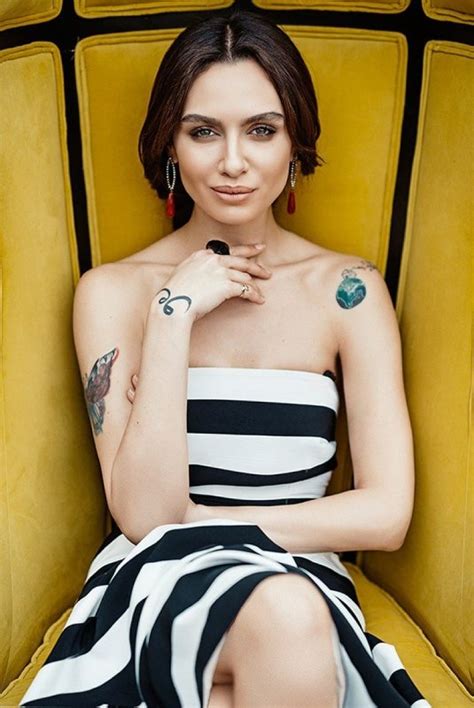 See more ideas about black and white love, turkish actors, turkish women beautiful. Birce Akalay yeni aşka yelken açtı! İşte Akalay'ın yeni aşkı