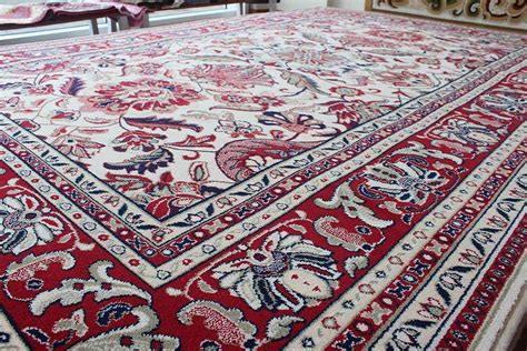 Classic Pattern Red Wool Carpet (200x300 cm) | Mongolian Store