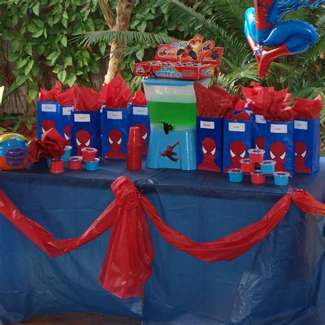 Spiderman birthday party food ideas easy cupcakes via comic con family. 37 Cute Spiderman Birthday Party Ideas | Table Decorating ...