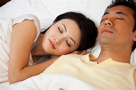 睡觉的夫妻图片 睡觉的夫妻高清图片 全景视觉