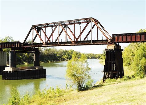 Through Truss Railroad Bridge Over Trinity River Us 59 1001111308