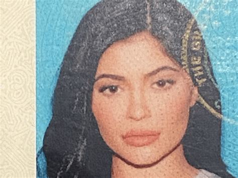 Kylie Jenner Serves Looks At The Dmv Stuns Fans With Sultry Drivers License Photo The