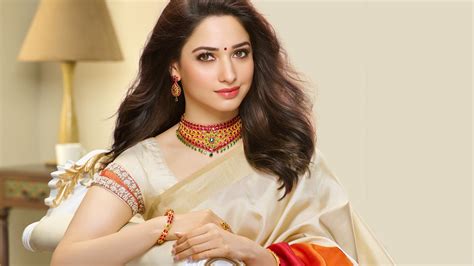 Tamannaah Bhatia Is Wearing Saree And Jewelry Hd Girls Wallpapers Hd