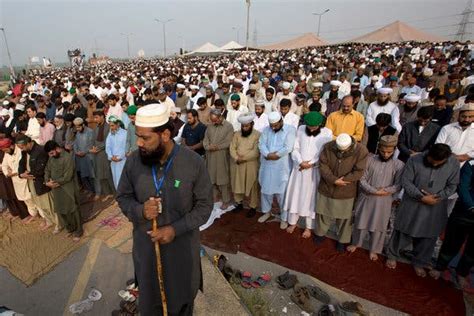 Pakistani Clerics Supporters Block An Entrance To Islamabad The New
