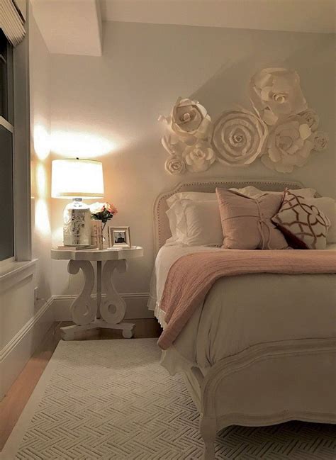 10 Decorating A Small Bedroom Decoomo